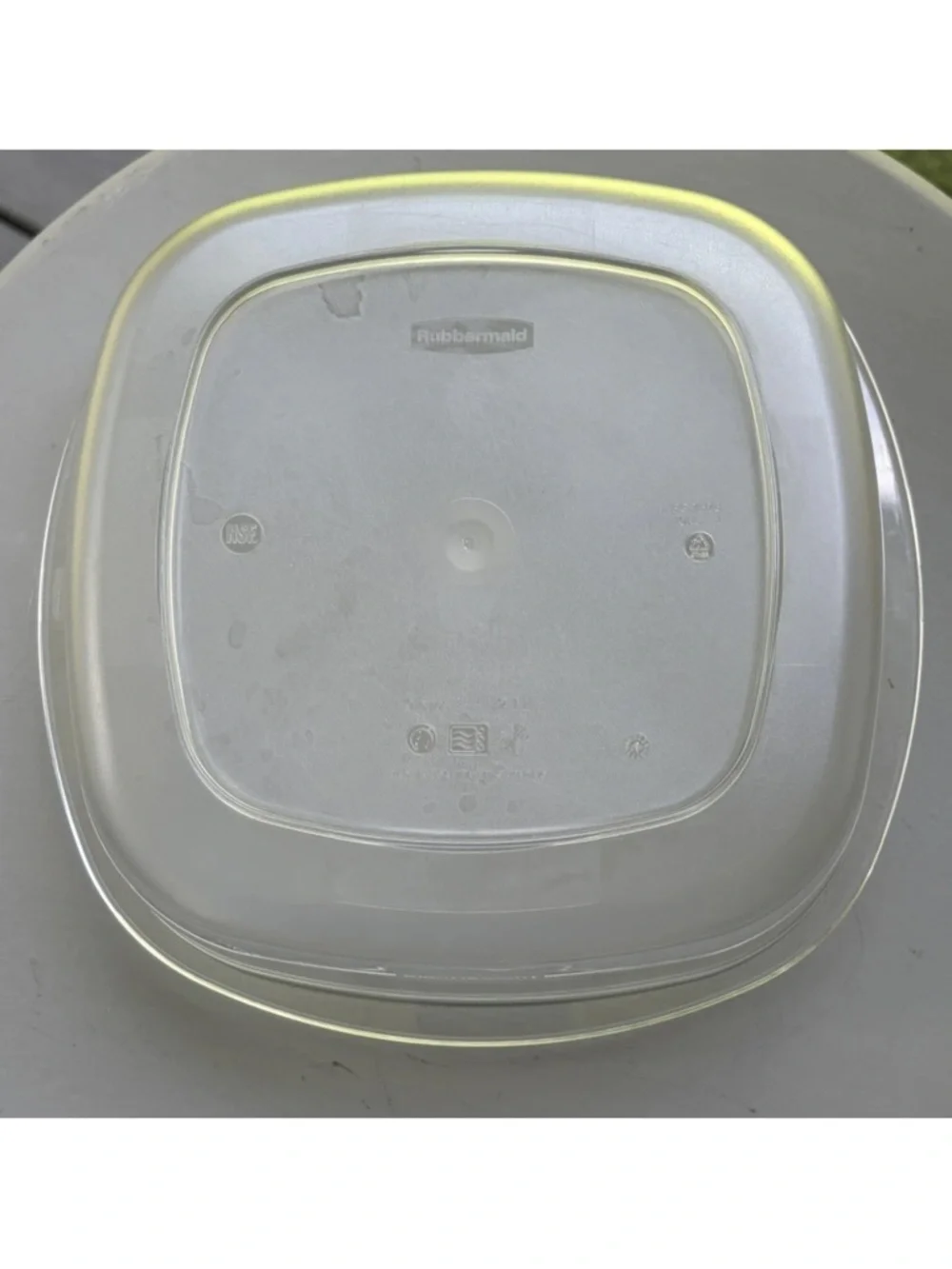 Rubbermaid Clear Premier 9 Cup Storage Container & Black Lid FG 7H78